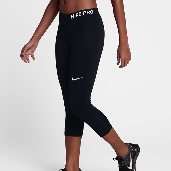 NWT. Nike Pro Training Capris. Medium. Black. - Picture 2 of 8